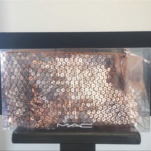 MAC 2017 Holiday Snow Ball Face Bag